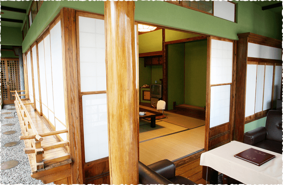 大正九年建築の本館と別館常盤苑